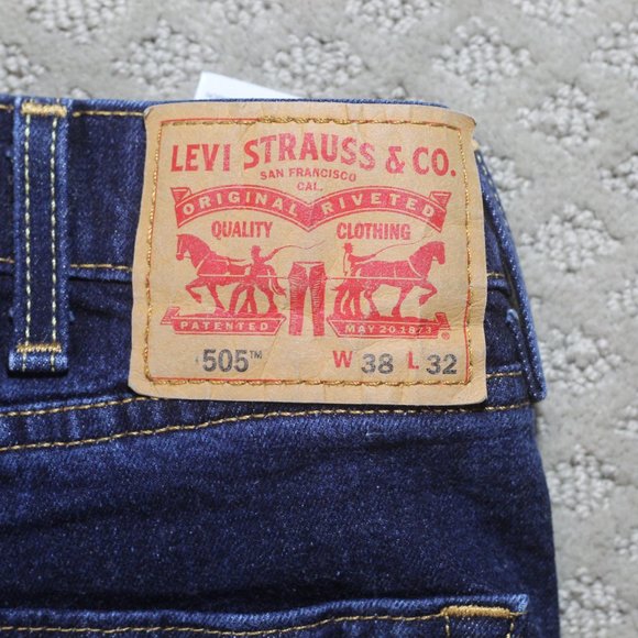Levi's 505 Size 38x32 Dark Blue Wash Jeans EUC - Like New - Picture 8 of 9